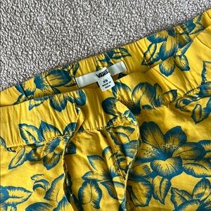 Vans - Bright Yellow & Bold RoyalBlue Floral Print Shorts - Size - X-Small (XS)
